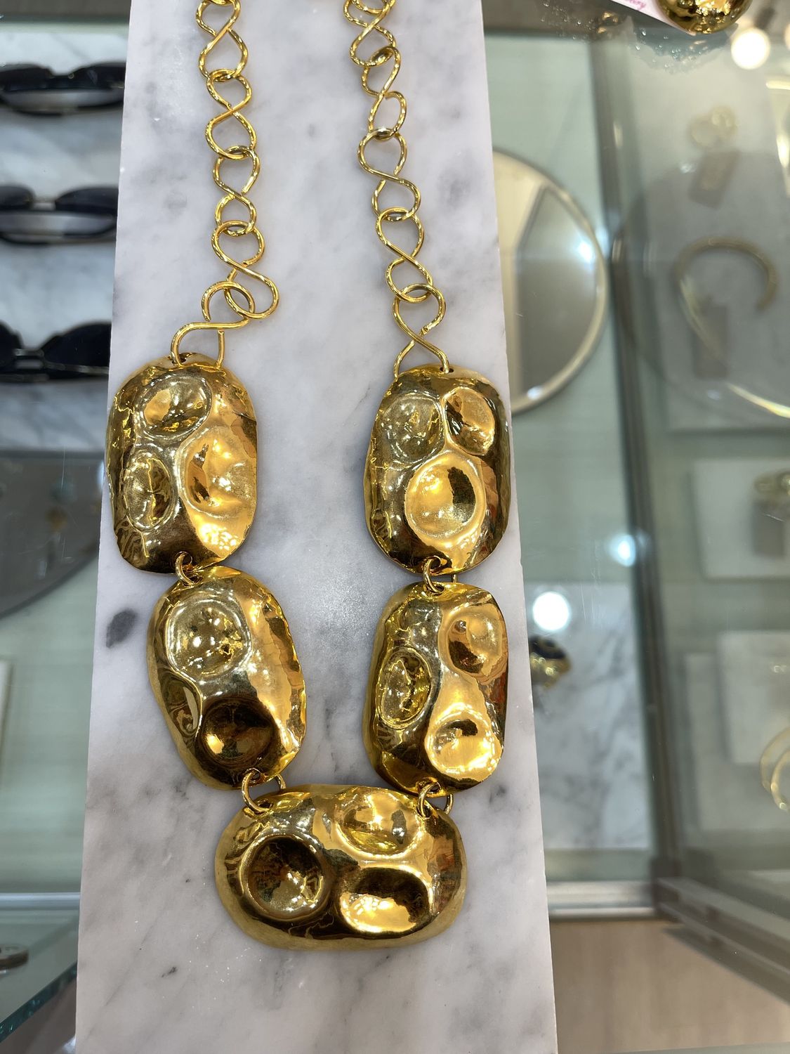 BOLD GOLD NECKLACE, Colour: GOLD