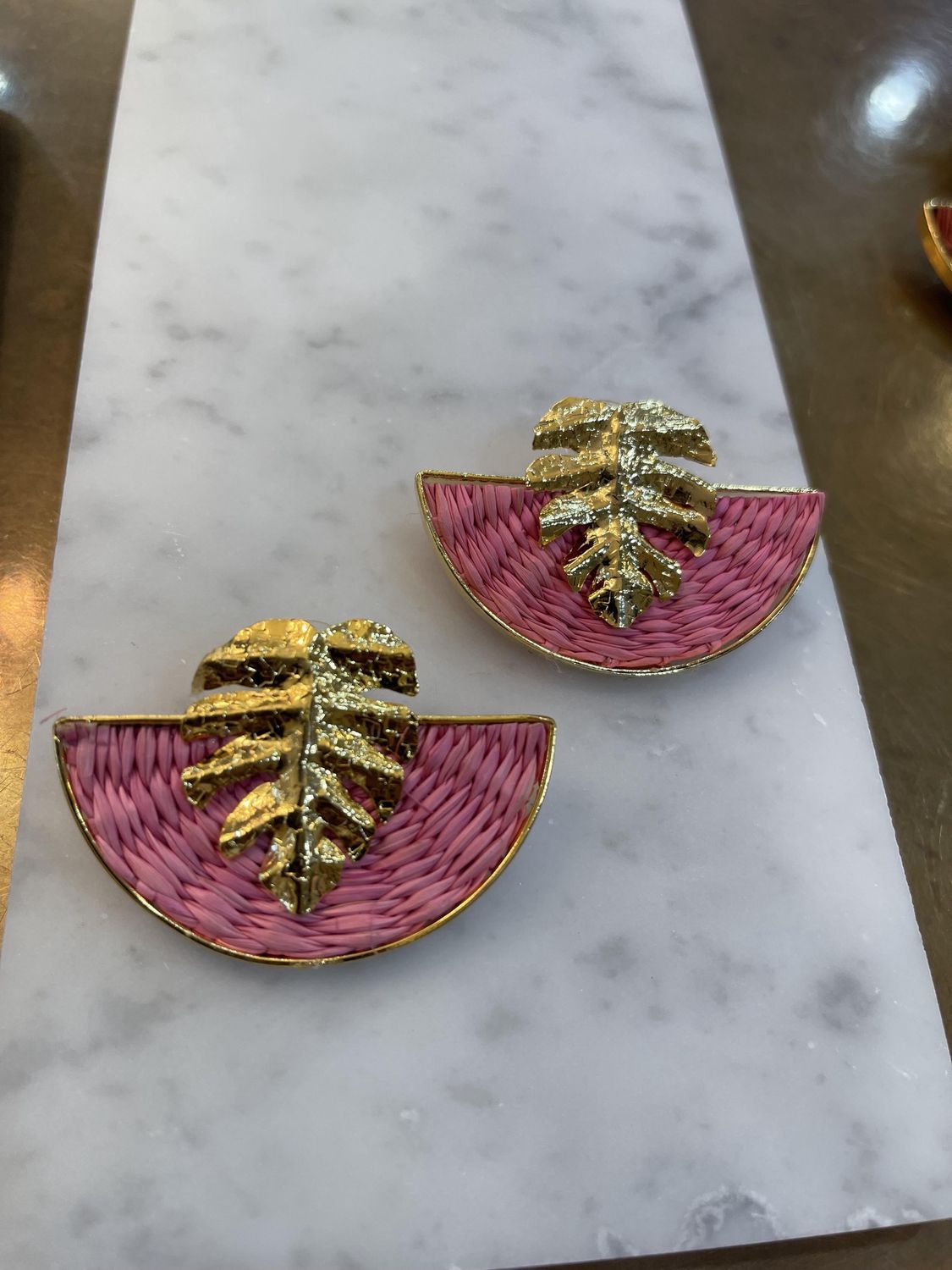 PINK LEAF GOLD TOPO EARRING, Colour: PINK GOLD