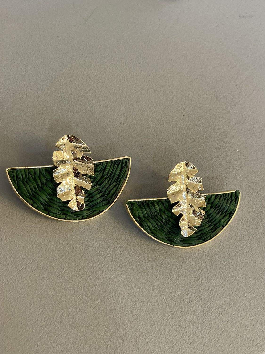GREEN LEAF IRACA TOPO EARRING, Colour: LEAF GREEN