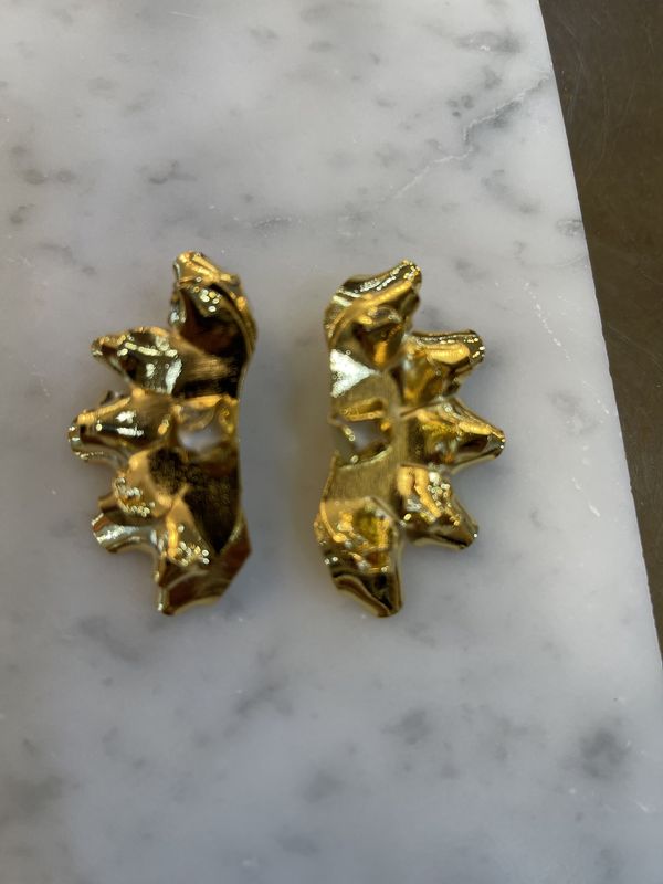 3 D WHITE DRUZA EARRINGS