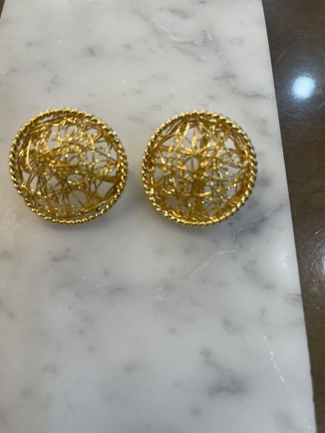 GOLD NEST STUD EARRING, Colour: GOLD