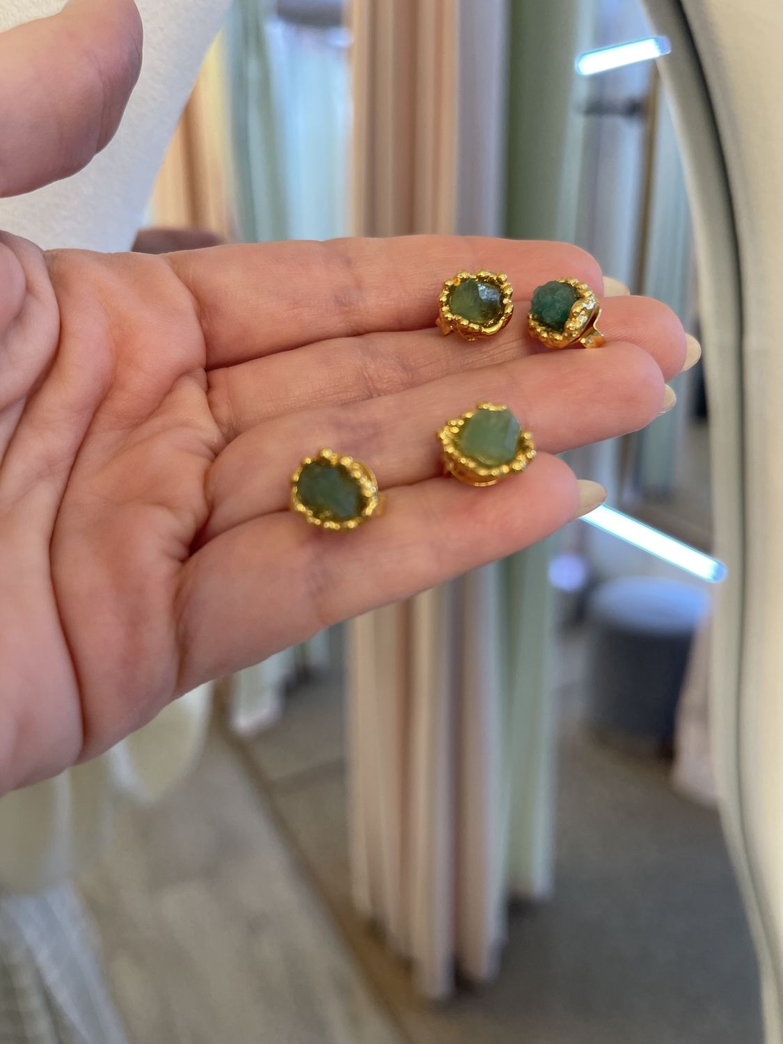 RAW EMERALD STUD, Size: STUD