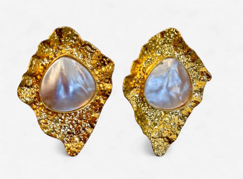 Mar Hammered Mother of Pearl