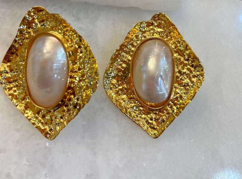 Sienna Mother Of Pearl Hammered Gold Earrings