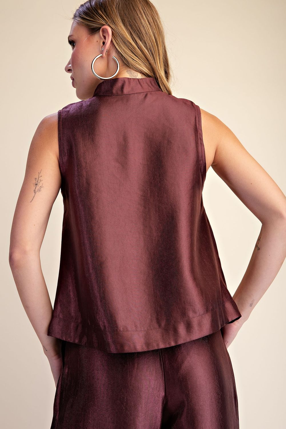 Burgundy Stand Collar Slit V-neck Sleeveless Top