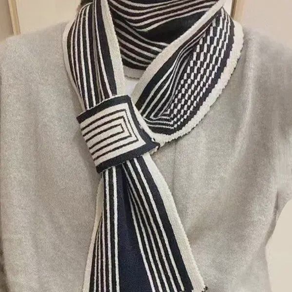 Contrast Color Keep Warm Velvet Scarf