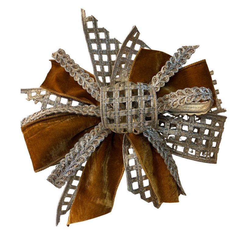 Silver Square, Camel &amp; Sparkle bow Approx. 18" Long x 18" Wide