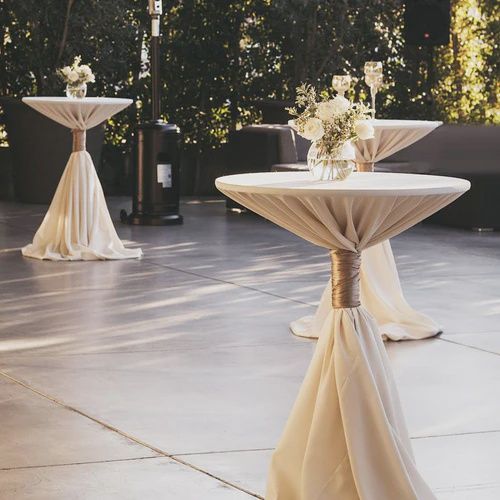 COCKTAIL TABLE