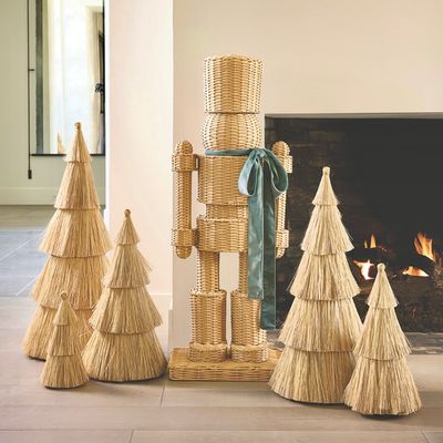 CHRISTMAS RETAIL 2025