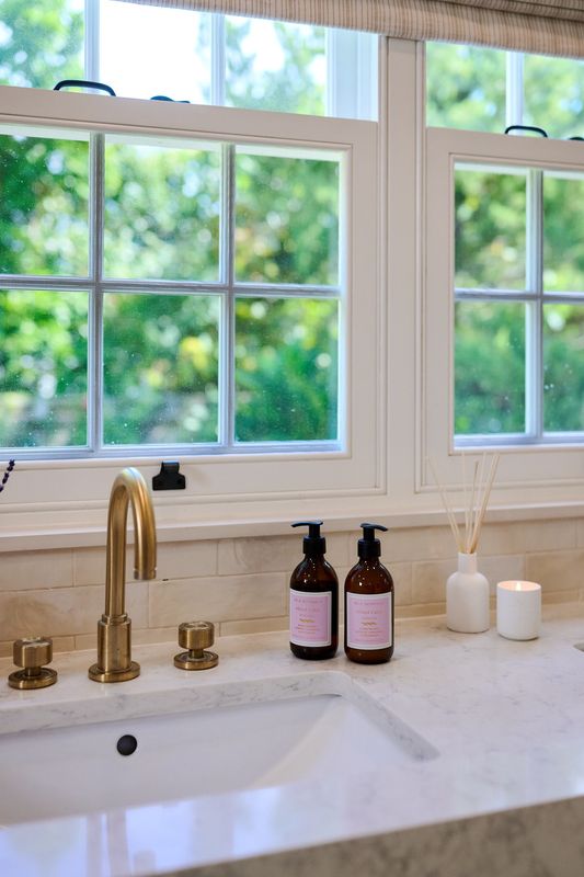 HAND &amp; BODY WASH