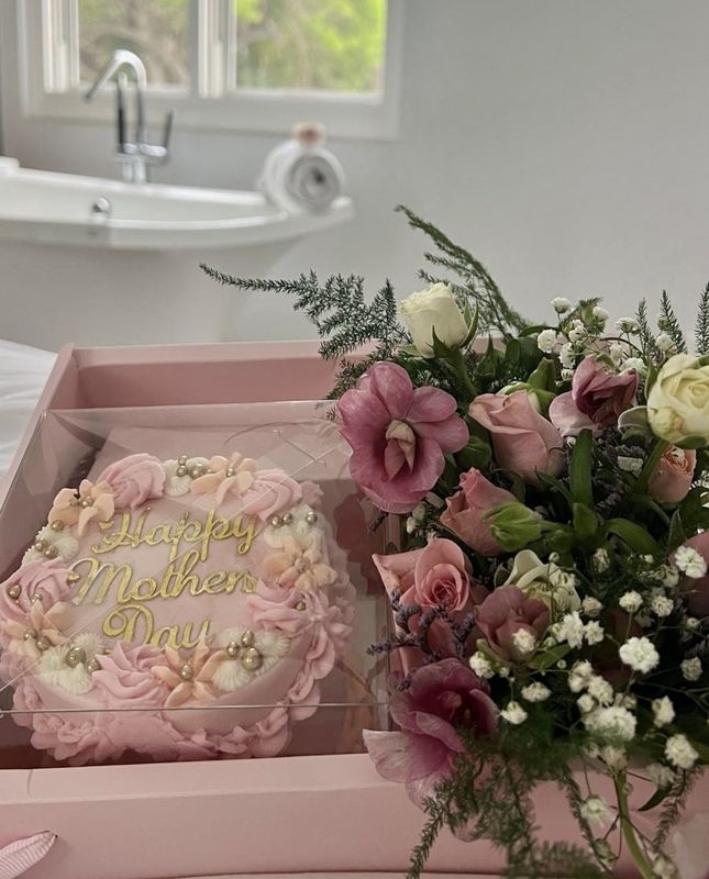Mother’s Day Bespoke Bloom &amp; Cake Gift Box