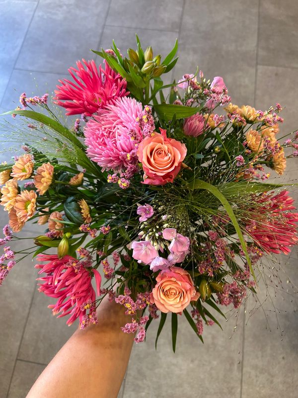 Blumenstrauß in Rosatönen