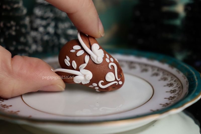 Gingerbread Pegapiggy - Crown