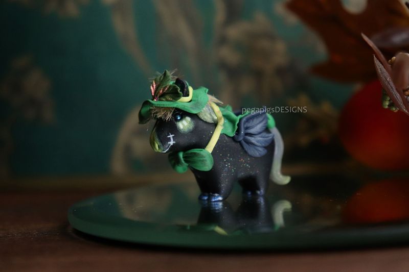 Scarecrow Pegawiehi Figurine - Green