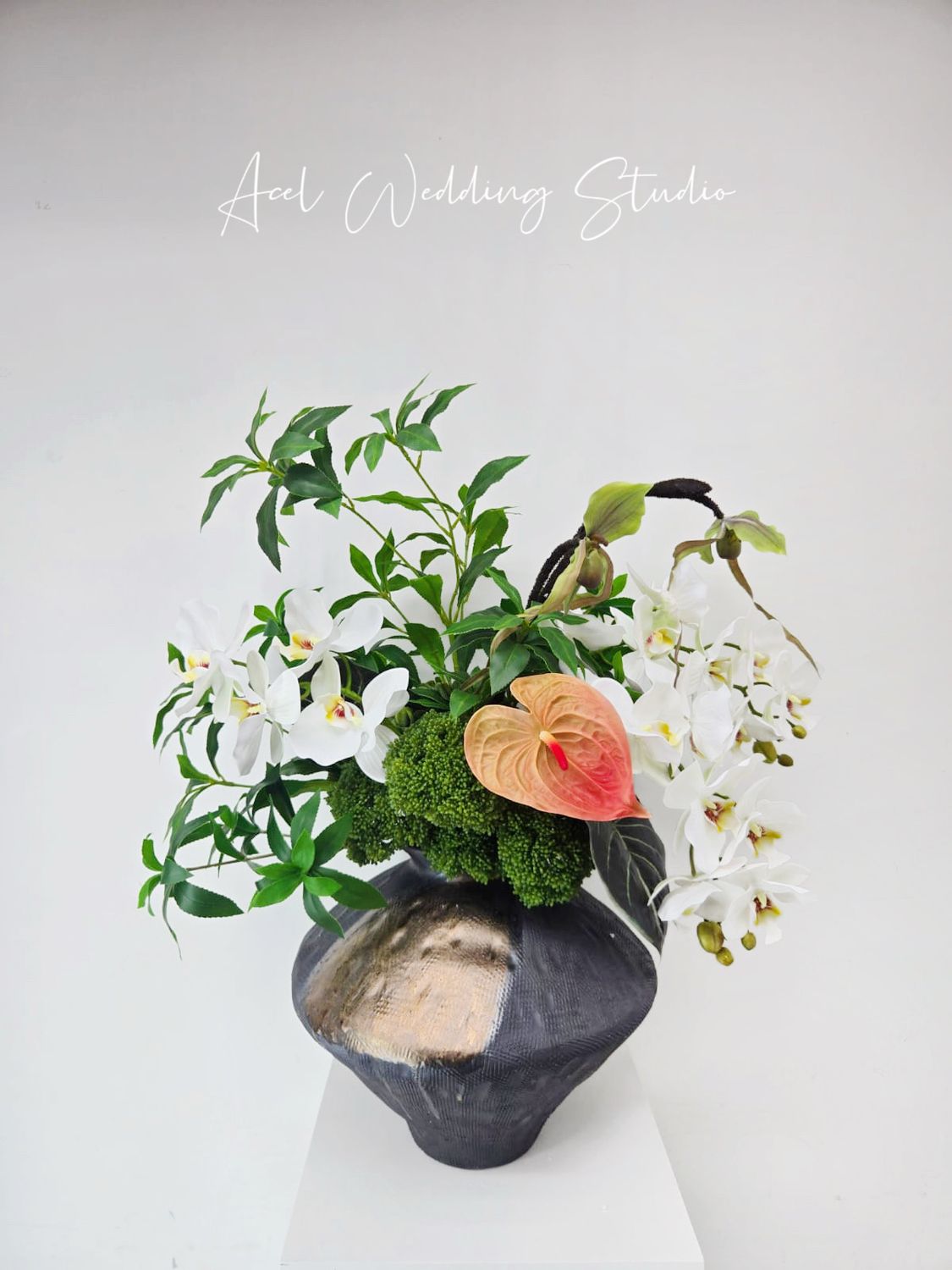 Artificial Flower Arrangement with Handmade ceramic vase仿真蝴蝶蘭、橙掌/絲花軟裝擺設 連陶瓷花器 （橙白主色）