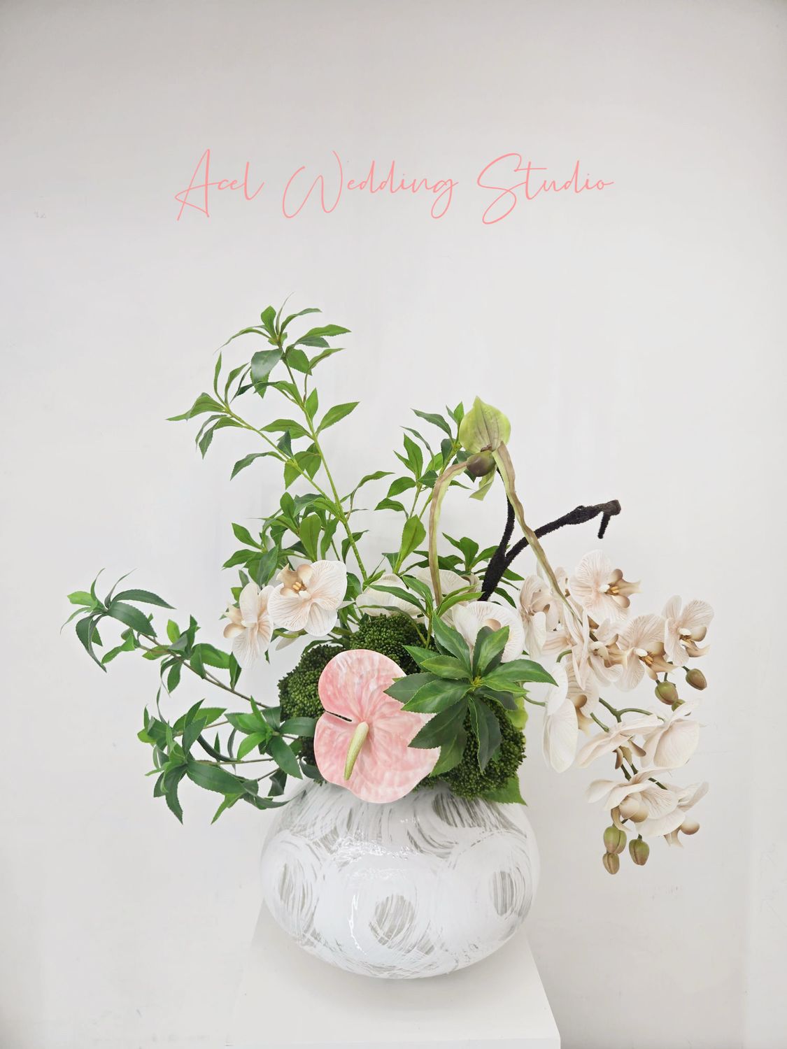 Artificial Flower Arrangement with Handmade ceramic vase仿真蝴蝶蘭、粉掌/絲花軟裝擺設 連陶瓷花器（粉紅香檳主色）
