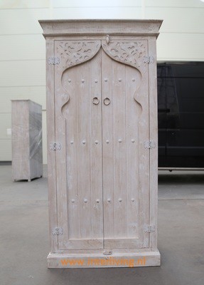 Marokkaanse stijl massief (mango) houten kast - met oosterse bogen en houtsnijwerk - antiek white washed - laag model -150*70*40 cm uit India