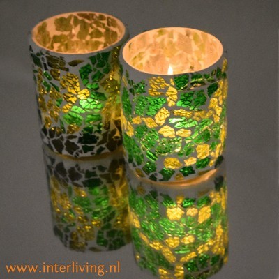Twee stuks waxinehouder mozaïek - broken glass met parelmoer glans - groen Twee stuks waxinehouder mozaïek - broken glass met parelmoer glans - groen