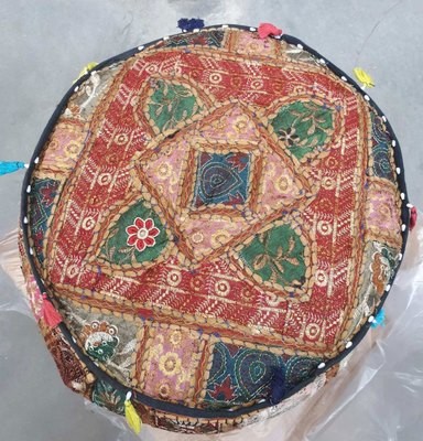 poef bont patchwork - bruin/rood rond model - 25 cm hoog