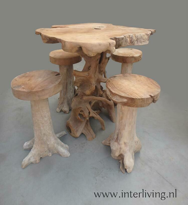 hoge boomwortel tafel (bartafel) met twee stoelen / krukken van teakhout uit Indonesie
