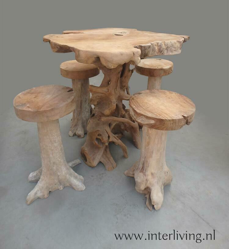 hoge boomwortel tafel (bartafel) met twee stoelen / krukken van teakhout  uit Indonesie