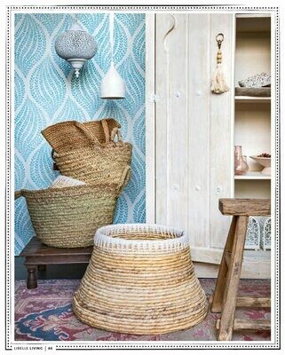 Marokkaanse stijl massief houten kast - met oosterse bogen en houtsnijwerk - antiek white washed - hoog model -190*90*40 cm uit India