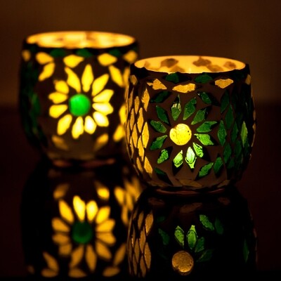 Twee stuks waxinehouders groen - mozaiek (turks) Twee stuks waxinehouders groen - mozaiek (turks)