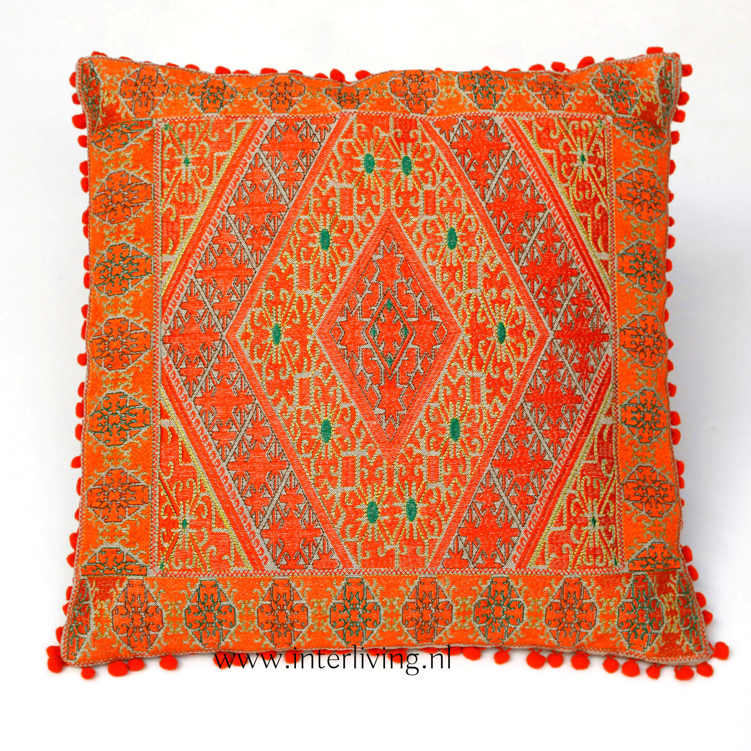 sierkussen oranje met ecru & goud tinten - geweven geometrische Marokkaanse jacquard patronen - pom pom rand - 50 cm