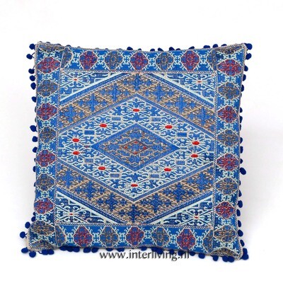 sierkussen in blauw tinten met ecru & goud kleur - geweven geometrische Marokkaanse jacquard patronen - pom pom rand - 50 cm