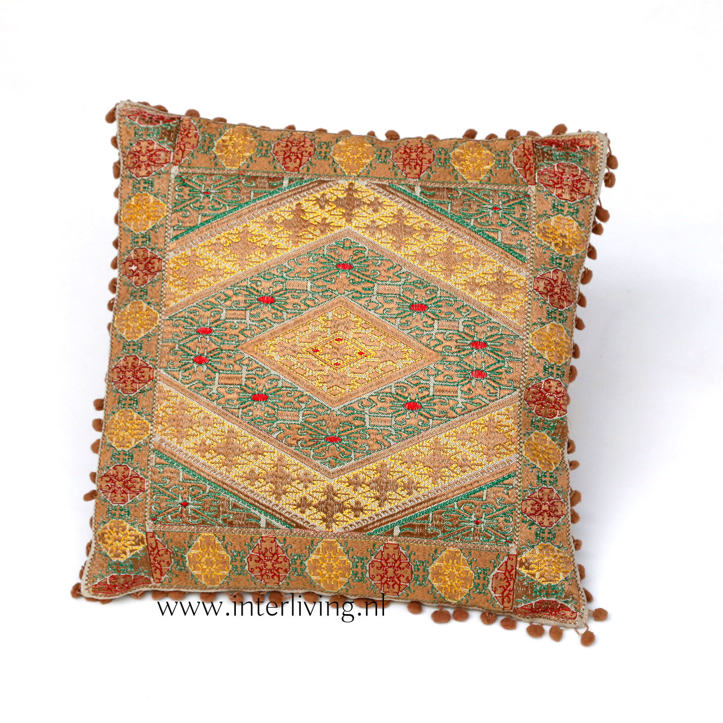 sierkussen in goudbruin tinten met ecru & goud kleur - geweven geometrische Marokkaanse jacquard patronen - pom pom rand - 40 cm
