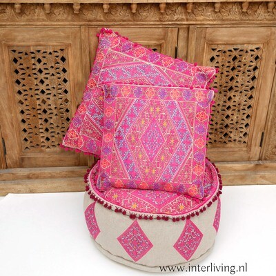 poef rond roze met ecru &amp; goud tinten borduurwerk - geweven geometrische Marokkaanse jacquard patronen - pom pom rand - Ø 50 cm / 25 cm hoog