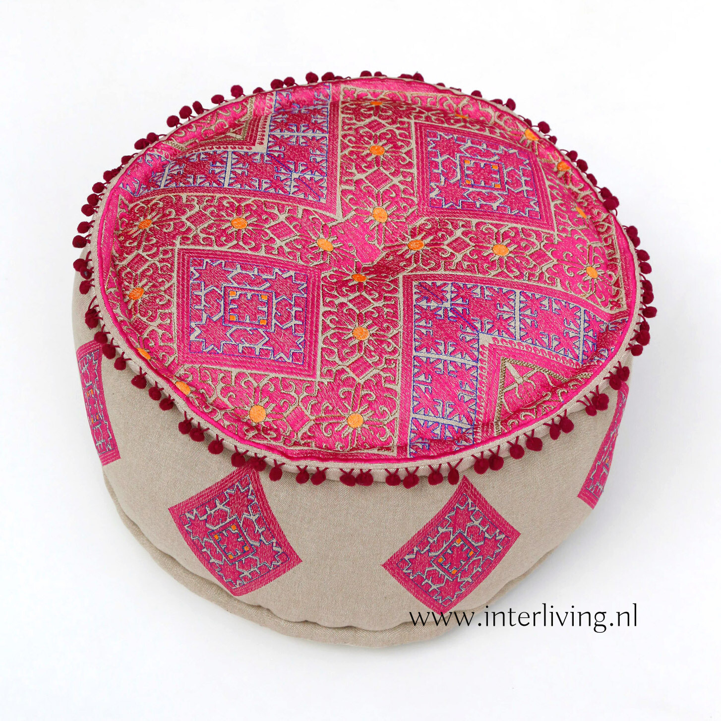 poef rond roze met ecru & goud tinten borduurwerk - geweven geometrische Marokkaanse jacquard patronen - pom pom rand - Ø 50 cm / 25 cm hoog
