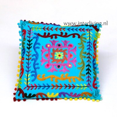 sierkussen "Gipsy" 40 x 40 cm - tribal Suzani borduurwerk -aqua blauw - hippy chic Ibiza stijl - handgemaakt van katoen