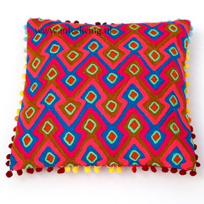 kussen zigzag retro patronen in de kleuren bruin "spiced honey" met neon accenten en blauwe  geometrische figuren - pom pom rand - 50 cm