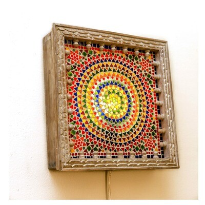 Jodhpur wandlamp van massief mangohout met 3D houtsnijwerk &amp; glas mozaiek / multi colour - handgemaakt uit India - 35 cm