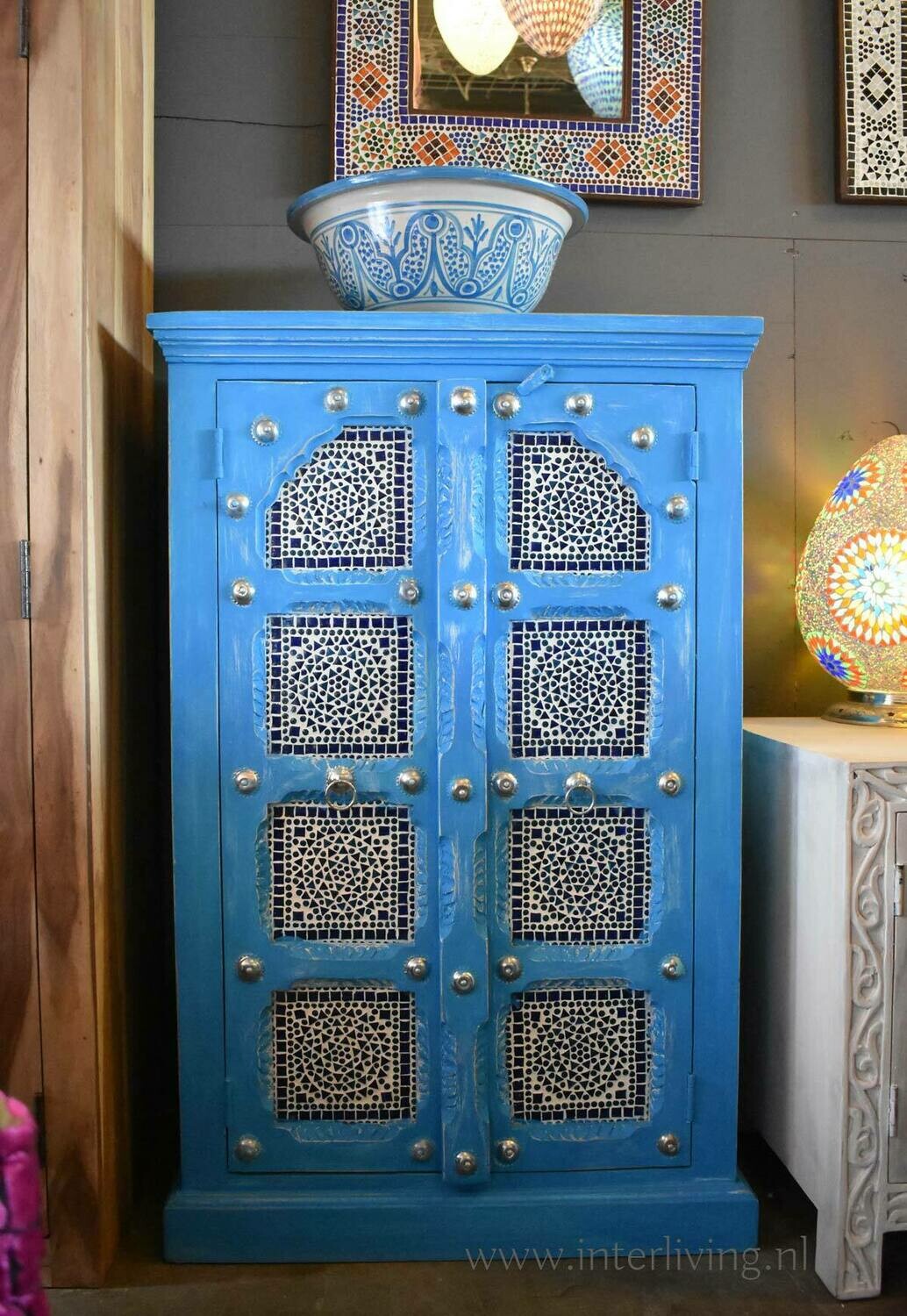 kastje in blue / vintage fountain blue washed finish en mozaïek panelen en zilverkleurig beslag