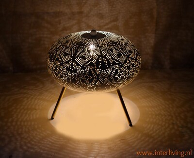 Tafellamp Tafellamp "Shade" Boho Nordic chic - opengewerkte filigrain gaatjes - rond model - mat zwart metaal / vintage goudkleur binnenkant / frame van drie pootjes