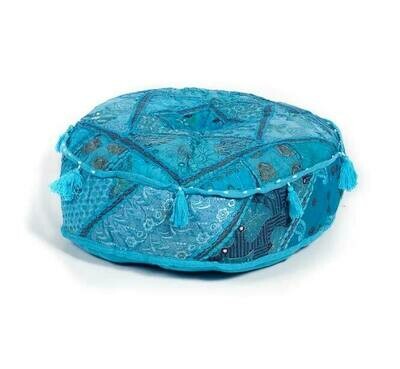poef blauw rond model