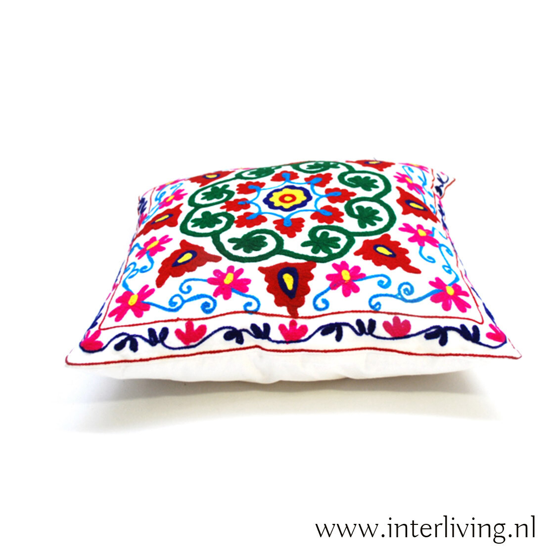 kussen "bont bohemian hippy stijl" 45 cm - kleurrijk Etnic Suzani borduurwerk op wit - handgemaakt van katoen