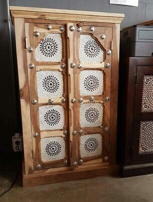kastje met paarse mozaïek (met kralen)  panelen en zilverkleurig beslag