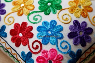 sierkussen Boho chic -Indian flowers - kleurrijke bloemen (suzani) borduurwerk &amp; mirror (spiegeltjes) in multi colour