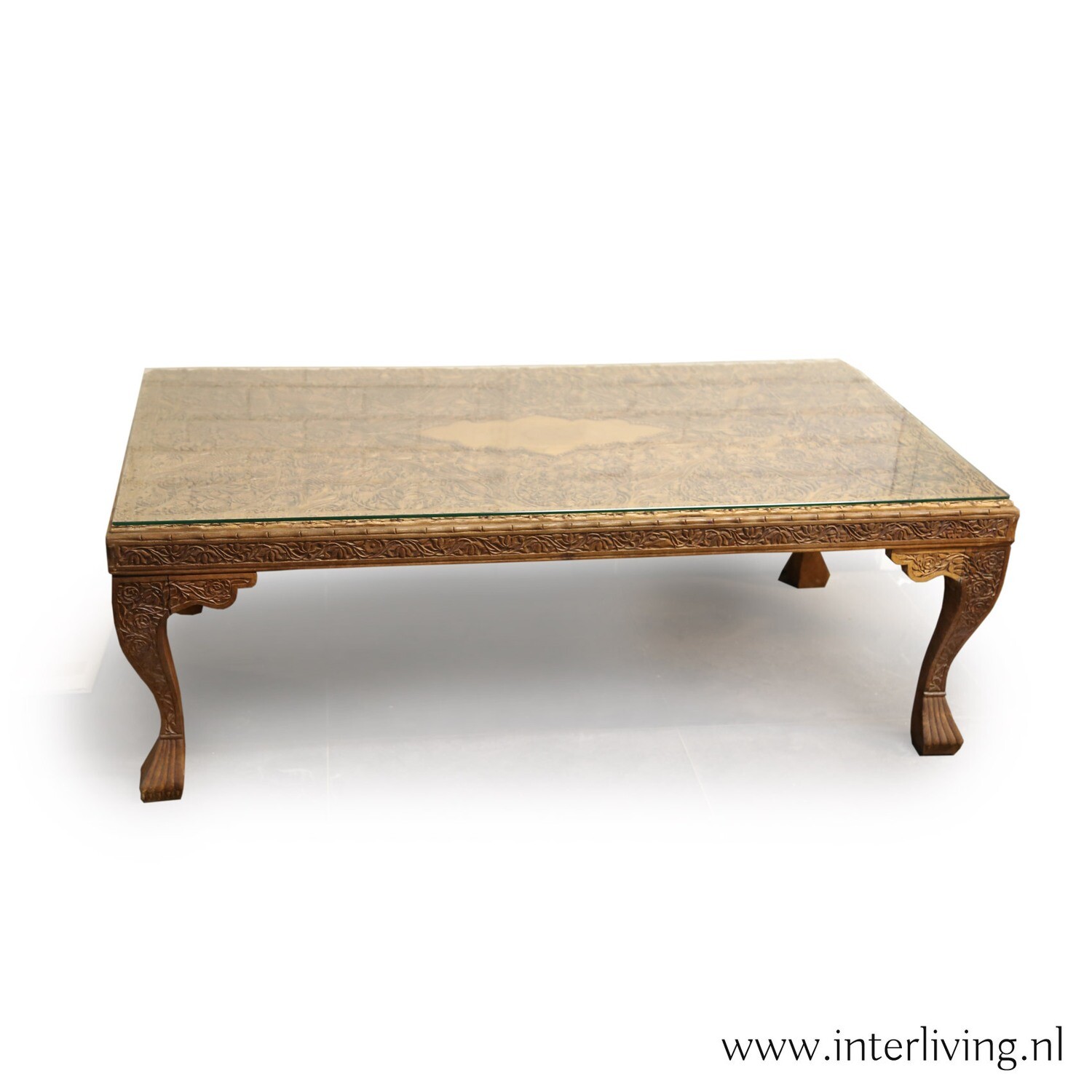 salontafel - vintage  - massief walnoot hout naturel - floral houtsnijwerk & dieren uit Kashmir / India - met glasplaat