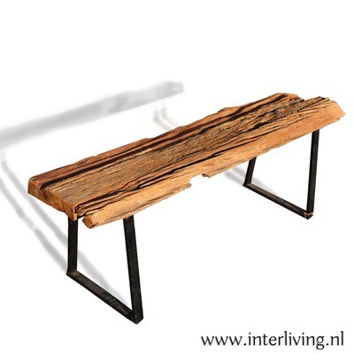 Oude spoorwegbielzen eetbank - antiek langwerpig model met frame van staal - handgemaakt van hergebruikt massief teakhout - landelijke stoere stijl - Original Home - eco uniek design Oude spoorwegbielzen eetbank - antiek langwerpig model met frame van staal - handgemaakt van hergebruikt massief teakhout - landelijke stoere stijl - Original Home - eco uniek design