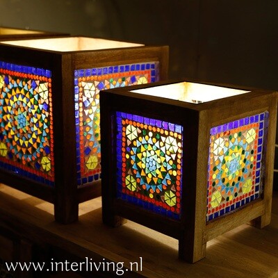 tafellamp tafellamp "La bella Luz" vierkant kubus model - open bovenkant - naturel houten frame - mozaïek panelen van gekleurd glas - 20 cm