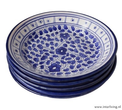 Bord Ø 24 cm Marokkaans aardewerk uit Safi - servies met Arabische blauw wit decoraties Bord Ø 24 cm Marokkaans aardewerk uit Safi - servies met Arabische blauw wit decoraties "Tebsis Bakir" - traditioneel handgemaakt keramiek & handbeschilderd (couscous maaltijd)