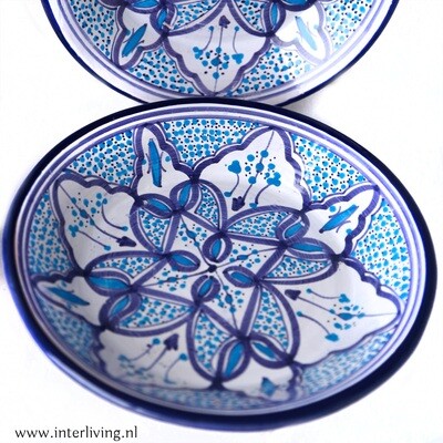 Bord Ø 24 cm Marokkaans aardewerk uit Safi - servies met Arabische blauw wit decoraties Bord Ø 24 cm Marokkaans aardewerk uit Safi - servies met Arabische blauw wit decoraties "Tebsis Bakir" - traditioneel handgemaakt keramiek & handbeschilderd (couscous maaltijd)