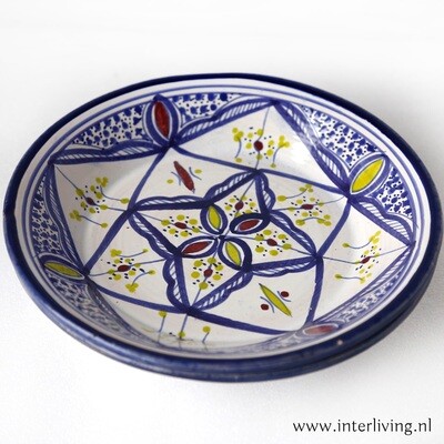 Bord Ø 24 cm Marokkaans aardewerk uit Safi - servies met Arabische blauw wit decoraties Bord Ø 24 cm Marokkaans aardewerk uit Safi - servies met Arabische blauw wit decoraties "Tebsis Bakir" - traditioneel handgemaakt keramiek & handbeschilderd (maaltijd)