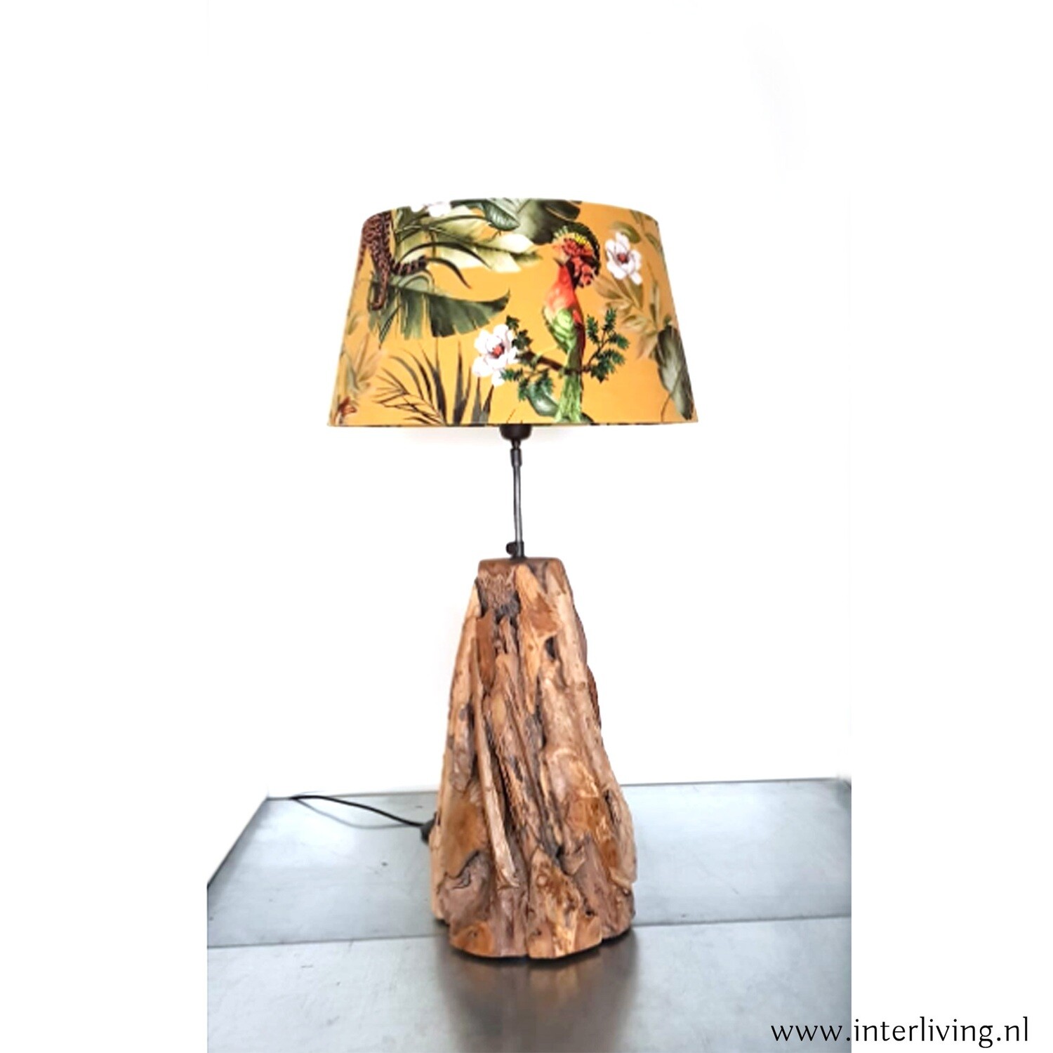 Lampenkap "jungalow Brasil"  velvet oker geel met gouden binnenkant & een lampenvoet van stukjes teakhout 45 cm