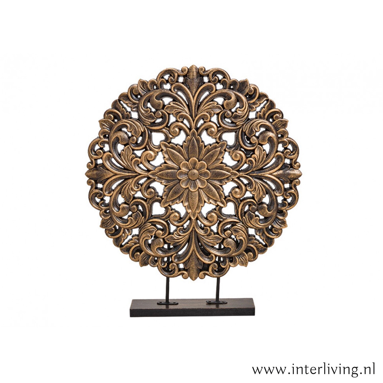 Boho lotus bloem - houtsnijwerk Mandala op zwarte voet - ornament van warm goud op standaard - styling & decoratieve woonaccessoires  voor je interieur