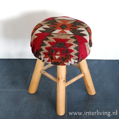 ronde velvet kruk - kelim rood met naturel hout  42 cm hoog - landelijk